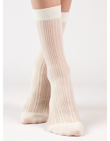 Шерстяные женские носки белого цвета
